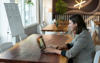 Gestão de Leads: O Guia Completo para Captar, Nutrir e Converter Contatos em Clientes