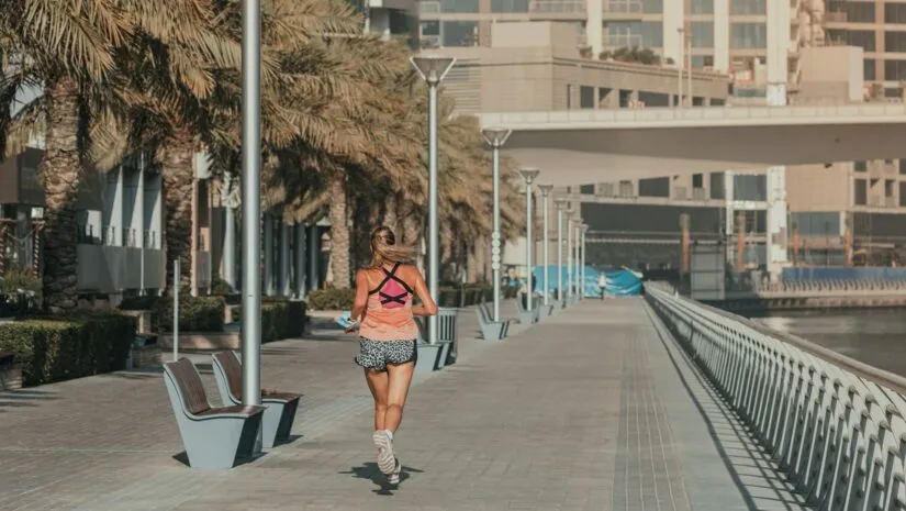 Principais diferenças de correr na rua e na esteira Principais diferenças de correr na rua e na esteira
