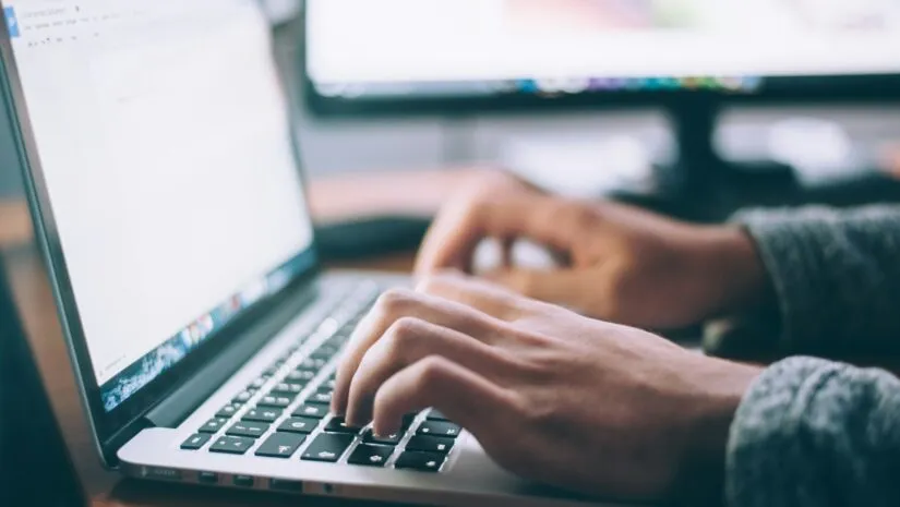 Integração entre físico e digital: como o CRM melhora a experiência do cliente Integração entre físico e digital: como o CRM melhora a experiência do cliente