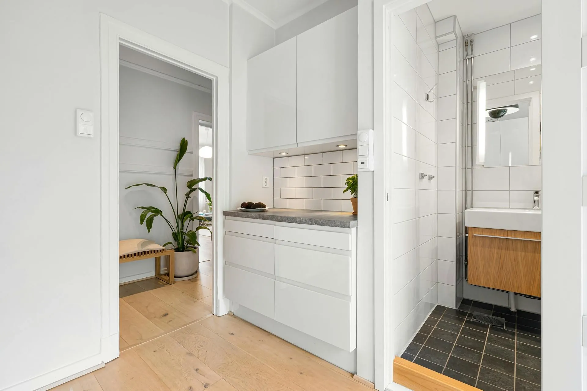 Como Decorar Banheiros Pequenos com Estilo: Dicas Essenciais para um Ambiente Funcional e Charmoso
