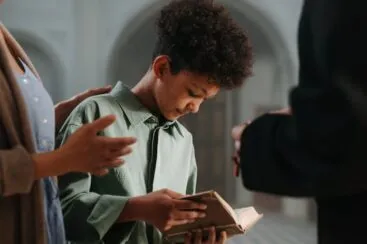 Como ensinar valores cristãos de forma natural e leve