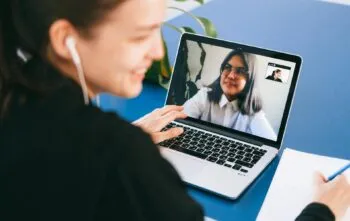 A ascensão dos cursos de soft skills em empresas: por que essa tendência está moldando o futuro do trabalho A ascensão dos cursos de soft skills em empresas: por que essa tendência está moldando o futuro do trabalho