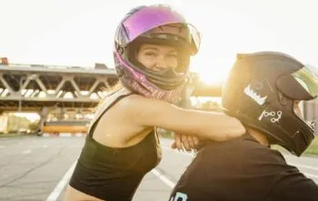 Soluções para proteção contra intempéries em capacetes abertos