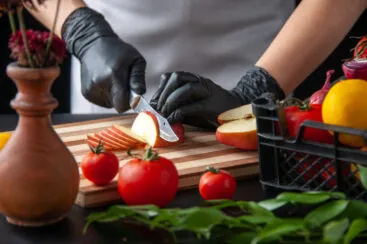 Como organizar pedidos e evitar desperdícios no dia a dia com as compras food service